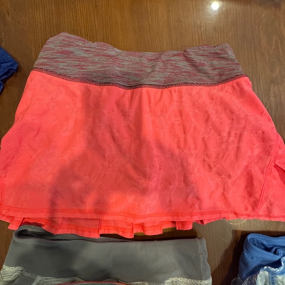set of 3 Lululemon running skirts and one Lululemon jog top - all size 2 - Picture 6 of 9